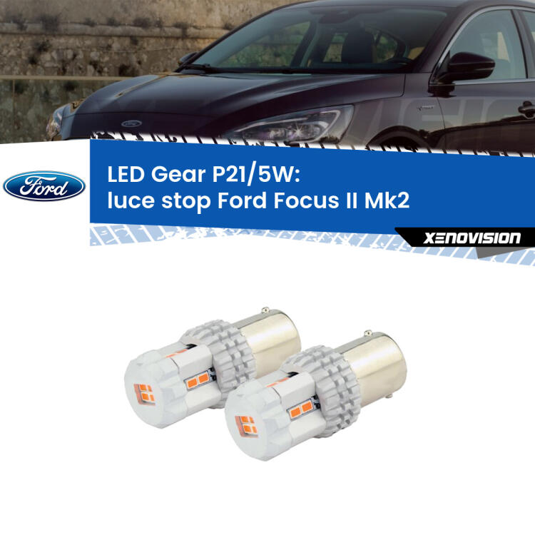 <strong>Luce Stop LED per Ford Focus</strong> Mk2 con fari bianchi. Due lampade <strong>P21/5W</strong> rosse non canbus modello Gear.