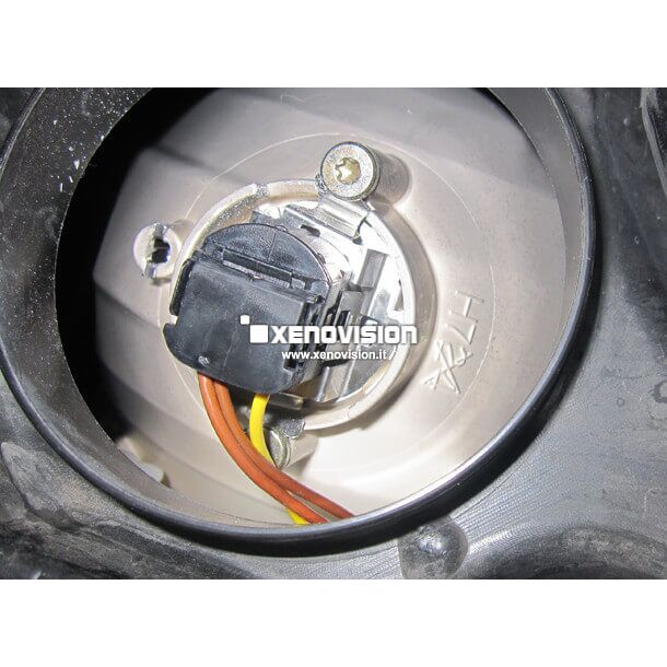 <p>Ideale su varie versioni di FORD FIESTA 2009 in poi - NISSAN QASHQAI - MERCEDES W203 - BMW X5 - VW PASSAT - OPEL VECTRA C - OPEL ASTRA H - SAAB 9-3 e AUDI lampade H7</p>