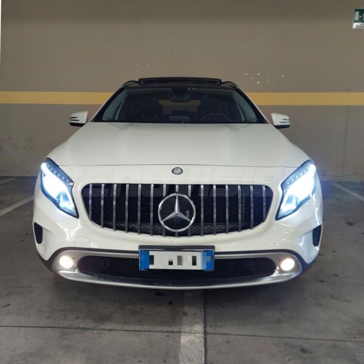 <strong>Kit trasformazione a LED per fari xenon di serie Mercedes GLA</strong> X156 2013 in poi. Lampade <strong>D3S</strong> Plug&Play no-errori 24.000Lumen da Xenovision.