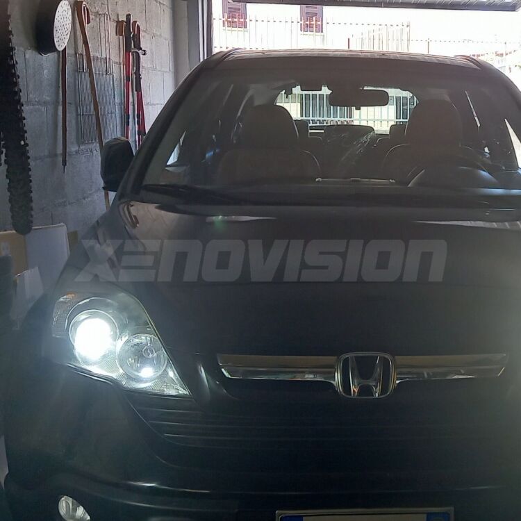 <strong>Kit LED anabbaglianti per Honda Cr-V</strong> Mk3 2006 - 2010. </strong>Due lampade Canbus H1 Brightstar da 22,000 Lumen. Qualità Massima.