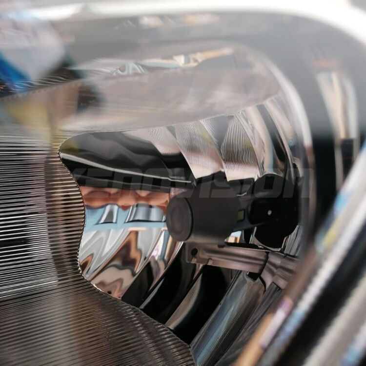 <strong>Kit anabbaglianti LED specifico per Opel Grandland</strong>  2017 in poi. Lampade <strong>H7</strong> Canbus da 29.000Lumen di luminosità modello Eagle Xenovision.