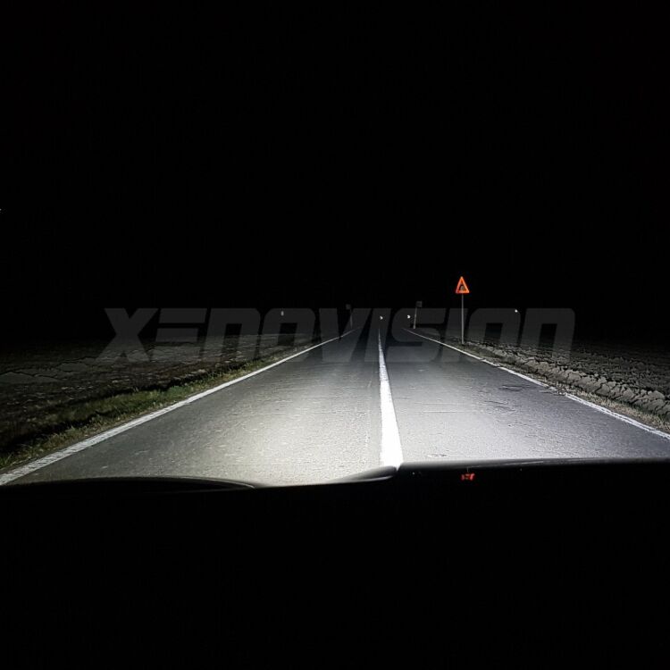 <strong>Kit anabbaglianti LED specifico per KIA Stonic</strong>  a parabola doppia. Lampade <strong>HB3</strong> Canbus da 29.000Lumen di luminosità modello Eagle Xenovision.