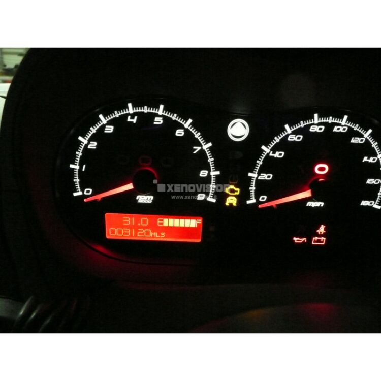 <p><strong>60 Lumen,omnidirezionale.&nbsp;</strong>Luce Led 6000K con innesto T5 B8.5D per cruscotto e strumentazione.&nbsp;</p>