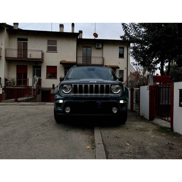 <strong>Luci diurne LED no-spie per Jeep Renegade</strong>  2014 in poi. Una lampada <strong>P21/5W</strong> modello Gear da Xenovision.