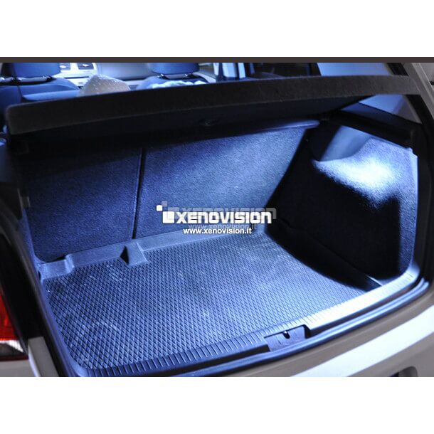 <p><strong>90Lumen, Canbus.</strong> C5W 39mm a Led di altissima qualità, ideale per luce targa, bagliaio e cortesia di auto Canbus. Equipaggia 3 Ultra Led 6000k.</p>