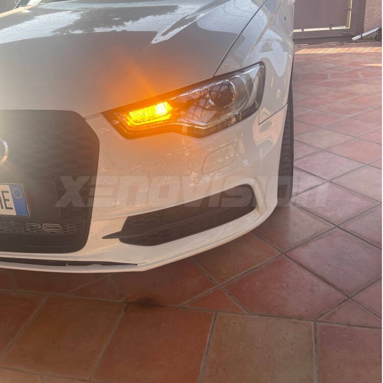 <strong>Freccia Anteriore LED no-spie per Audi A6</strong> C7 fari xenon I serie. Coppia lampade <strong>PSY24W</strong> modello Apex no Hyperflash.