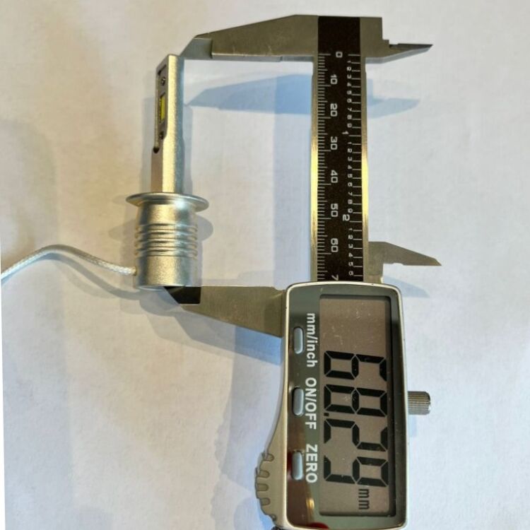 <strong>Kit LED Abbaglianti per Chevrolet Captiva</strong> C1 2006 -2015.</strong> Coppia lampade <strong>H1</strong> senza ventola e ultracompatte per installazioni in fari senza spazi.