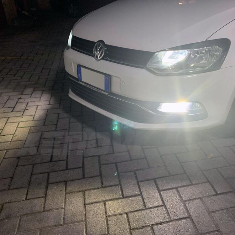 FINE SERIE: NO GARANZIA<strong>Per fari a Parabola.</strong> Kit LED H11 estremamente compatto. Utile per installazioni dove non c'è spazio. Non ha dissipatore. Su quasiasi auto Canbus necessita filtri spegnispia.