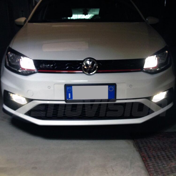 <strong>Kit LED H11</strong> canbus. Compatte, impermeabili, senza ventola: praticamente indistruttibili. Top Quality. Ideali per Fendinebbia, abbaglianti e spazi ristretti. Zero spie su 85% auto.