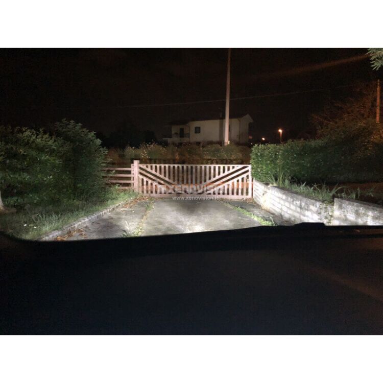 <p>Nuovo modello 2024: Kit LED H15 all'altezza delle tue aspettative. Abbaglianti profondi e potenti, Luci Diurne DRL perfette, canbus sul 99% delle auto</p>