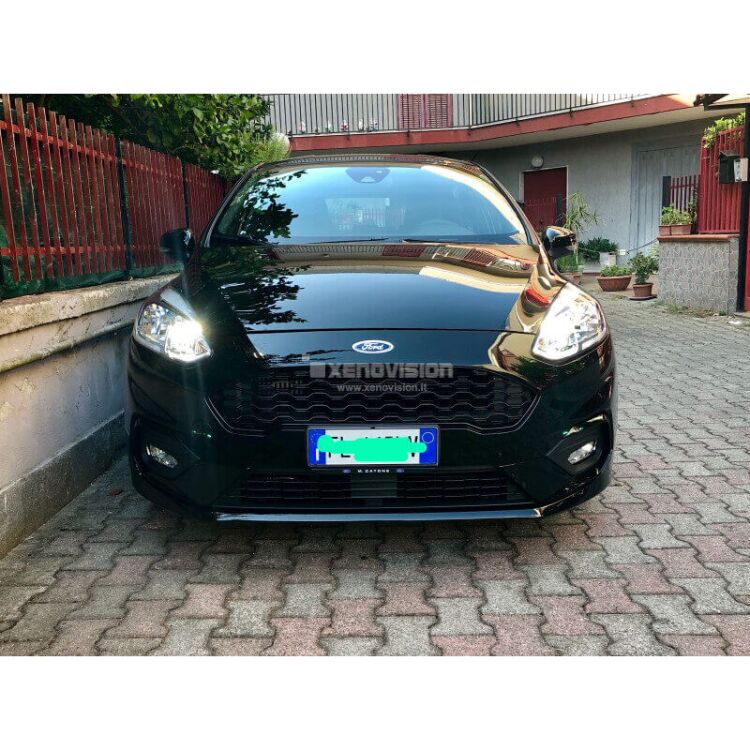 <p>Nuovo modello 2024: Kit LED H15 all'altezza delle tue aspettative. Abbaglianti profondi e potenti, Luci Diurne DRL perfette, canbus sul 99% delle auto</p>