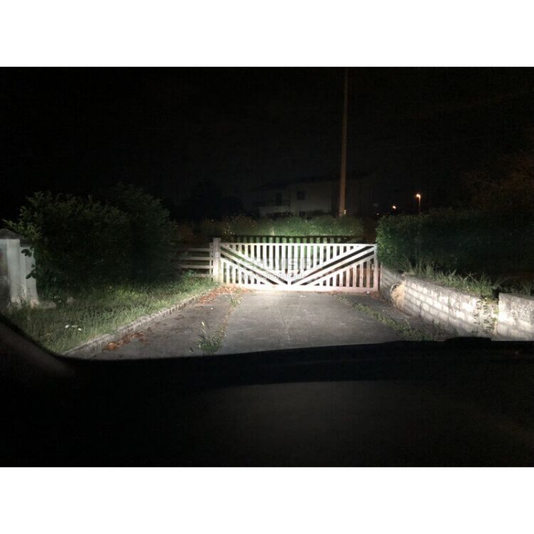 <p>Nuovo modello 2024: Kit LED H15 all'altezza delle tue aspettative. Abbaglianti profondi e potenti, Luci Diurne DRL perfette, canbus sul 99% delle auto</p>