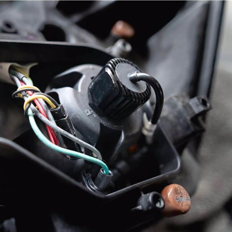 <strong>Kit fendinebbia LED</strong> H27 per <strong>KIA Ceed</strong> ED 2006 - 2012. Compatte, impermeabili, senza ventola: praticamente indistruttibili. Top Quality.