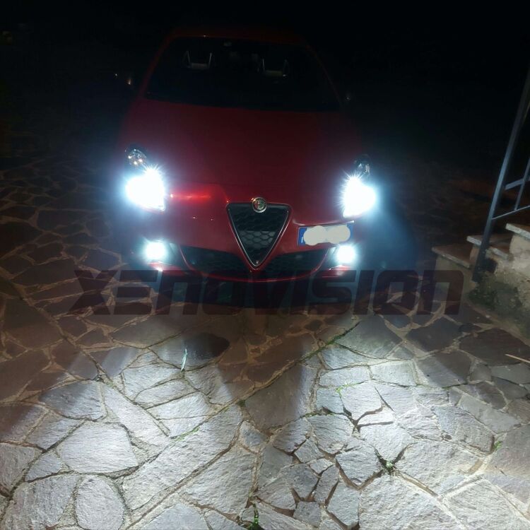 FINE SERIE: NO GARANZIA  <strong>Kit LED </strong><strong>H3</strong><strong> senza ventola. </strong>Compatti, impermeabili, senza ventola: praticamente indistruttibili. Top Quality. Ideali per Fendinebbia, abbaglianti e spazi ristretti. Canbus sul 85% delle auto.