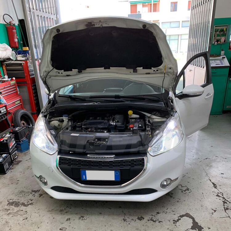 <p>Kit LED H4 Canbus con performance pari allo Xenon e dimensioni compatte. Perfetti su Lenticolari e Parabola. Qualità Massima Xenovision.</p>