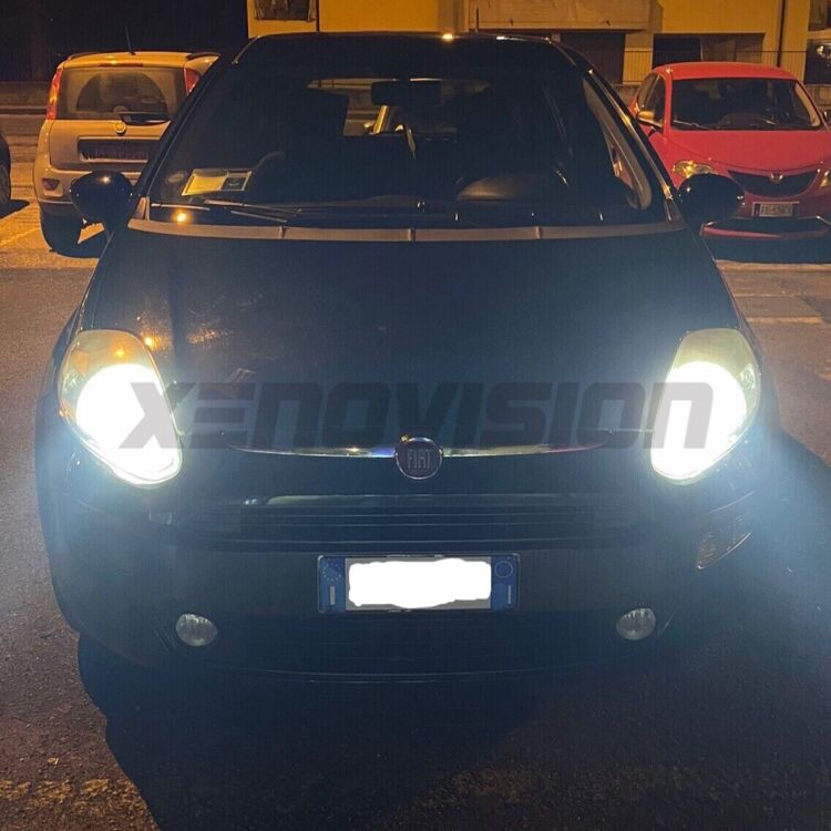 <p>Kit LED H4 Canbus con performance pari allo Xenon e dimensioni compatte. Perfetti su Lenticolari e Parabola. Qualità Massima Xenovision.</p>