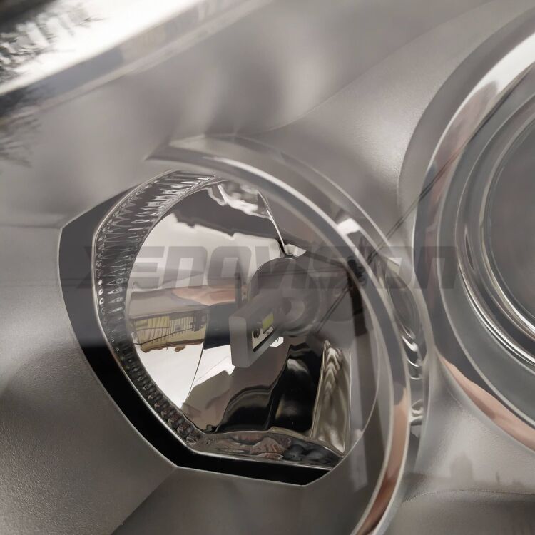 <strong>Kit LED Abbaglianti per Smart Roadster</strong> 452 2003 -2005.</strong> Coppia lampade <strong>H7</strong> senza ventola e ultracompatte per installazioni in fari senza spazi.