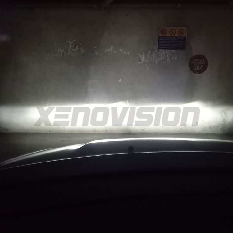 <strong>Kit LED Abbaglianti per Smart Roadster</strong> 452 2003 -2005.</strong> Coppia lampade <strong>H7</strong> senza ventola e ultracompatte per installazioni in fari senza spazi.