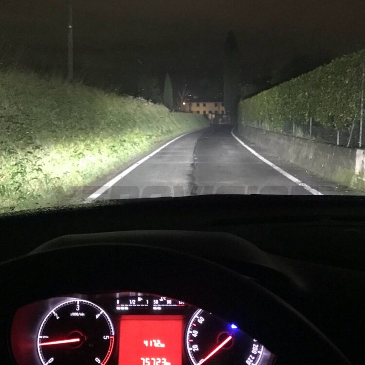 FINE SERIE: NO GARANZIA <strong>Kit anabbaglianti LED specifico per Hyundai Creta</strong>  lenticolare. Lampade <strong>HB3</strong> compatte, Canbus da 24.000Lumen Eagle Mini Xenovision.