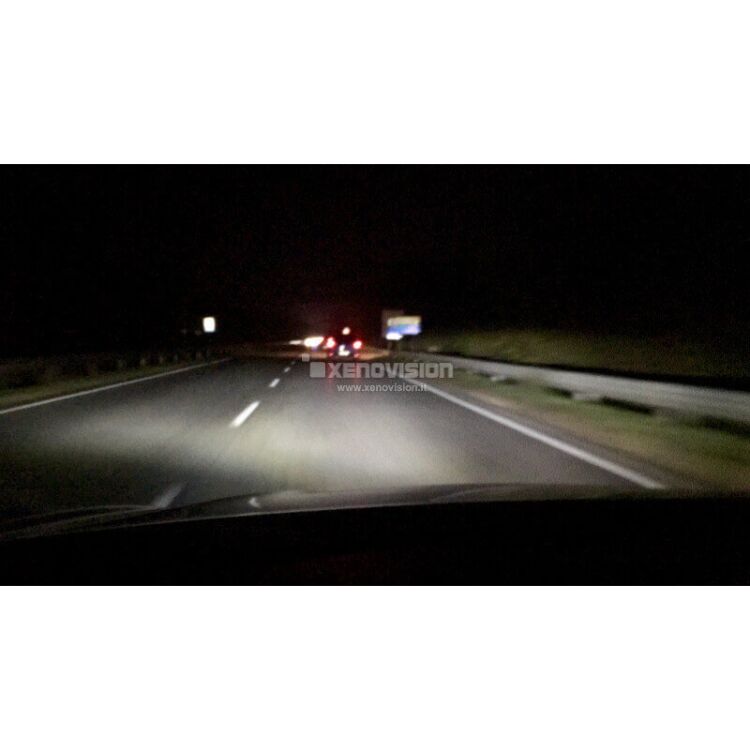 <strong>Per Fari Lenticolari e a Parabola.</strong> Kit LED H7 Top di Gamma: potenza smisurata senza coni d'ombra e riverberi. Taglio di luce perfetto. Canbus sul 99% auto.