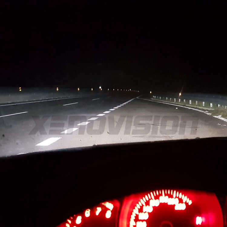 <strong>Per Fari Lenticolari e a Parabola.</strong> Kit LED H7 Top di Gamma: potenza smisurata senza coni d'ombra e riverberi. Taglio di luce perfetto. Canbus sul 99% auto.