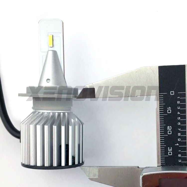 FINE SERIE: NO GARANZIA<p><strong>Per fari Lenticolari e Parabola.</strong> Kit LED H7 con chip CREE. Triplica la luminosità su strada. Ottimo taglio di luce. Dissipatore a cilindo, ultracompatto. Canbus 90% auto.</p>