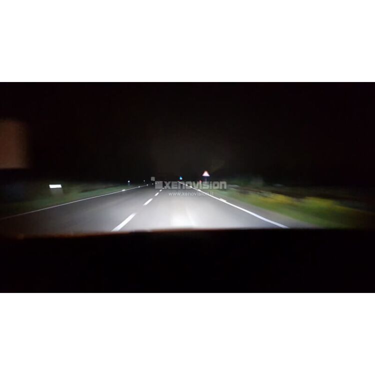 <strong>Kit Xenon H7 Professionale per Peugeot 2008 </strong> Mk1 (2013 - 2018). Taglio di luce perfetto, zero spie e riverberi. Leggendaria elettronica Canbus Xenovision. Qualità Massima Garantita.