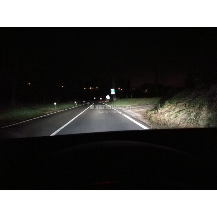 <p>Bianco lunare purissimo, geometria ottimizzata. Lampada H7 PROFESSIONALE di Altissima Qualità. Multiwatt 35W/55W.</p>