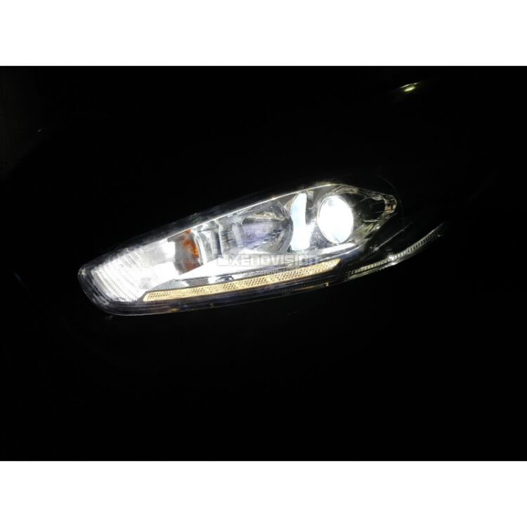<strong>Kit abbaglianti LED specifico per Land rover Sport</strong> L494 2013 in poi. Lampade <strong>HIR2</strong> Canbus da 29.000Lumen di luminosità modello Eagle Xenovision.
