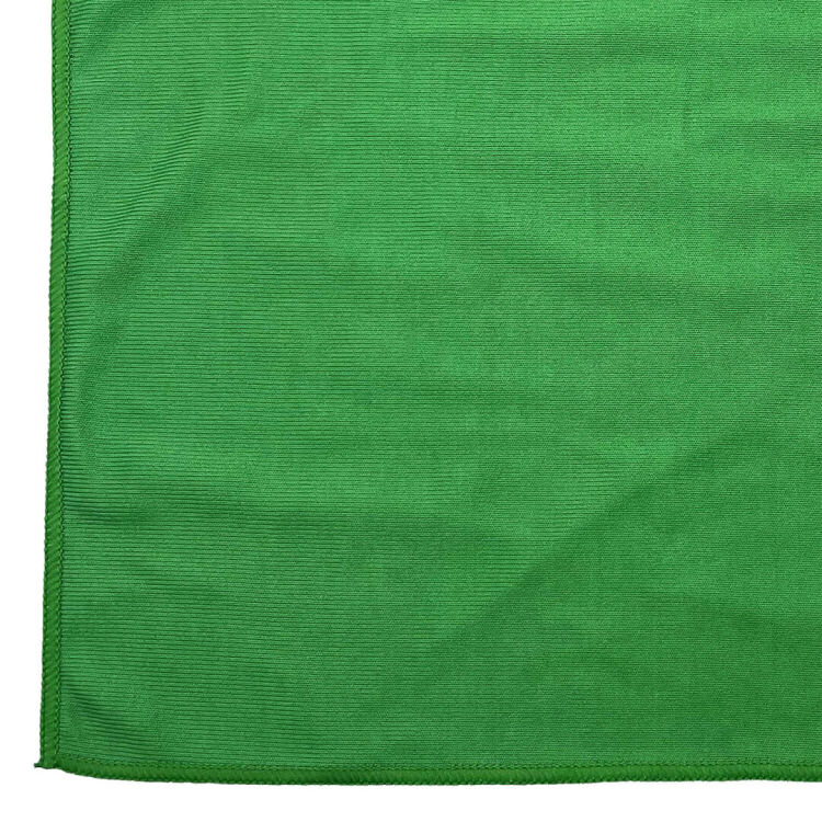 Panno in microfibra specifico per vetri auto, con speciale trama antigrinze che cattura lo sporco. Adatto per angoli difficili, durevole e facile da pulire.