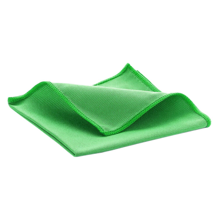 Panno in microfibra specifico per vetri auto, con speciale trama antigrinze che cattura lo sporco. Adatto per angoli difficili, durevole e facile da pulire.