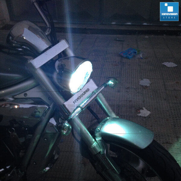 <p>Kit Bixenon moto H4 8000k 35W Ultra Slim Xenovision ad architettura    digitale 64-Bit. Lampade bixenon H4 Bianco Freddo Ket KOREA, Qualita    Garantita 2 anni&nbsp; </p>