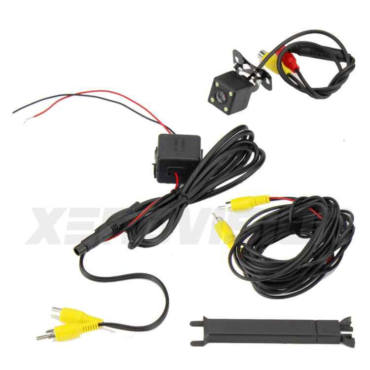 <p>Kit Telecamera Parcheggio e Specchietto retrovisore con display invisibile incorporato e staffa montaggio su parabrezza. Da spento è indistinguibile da un retrovisore originale. Con 2 ingressi video per telecamere retromarcia, l'immagine appare in un riquadro che prima era invisibile.</p>