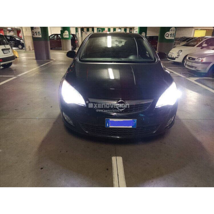 <strong>Qualit&agrave; Massima in Italia.</strong> Equipaggiato con le lampade pi&ugrave; potenti, pi&ugrave; brillanti, dal colore pi&ugrave; puro. Le uniche con esclusiva geometria Antiriflessi FocusPRO (F+) per una centratura massima del fuoco del tuo faro.  Tecnologia digitale esclusiva Xenovision 64 Bit - Kit xenon completo.