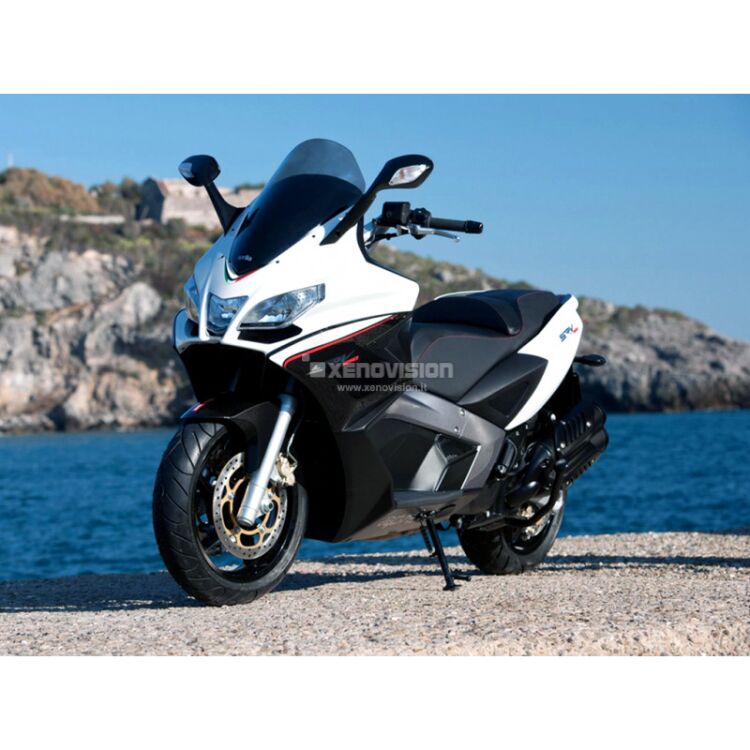<p>Kit Xenon 35W specifico per il faro della Aprilia SRV 850 dal 2011 in poi. Plug&amp;Play zero spie, contiene tutto l'occorrente. Luce Bianco Lunare 6000k.</p>