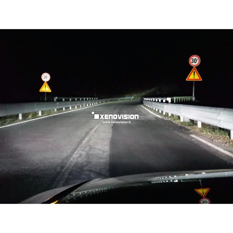<p>Kit Xenon Lampade XE 35W specifico per il faro della Audi A4 e Luci Posizione a Led in tinta. Plug&amp;Play zero spie, contiene tutto l&#39;occorrente. Luce Bianco Lunare 6100k.</p><p>&nbsp;</p>