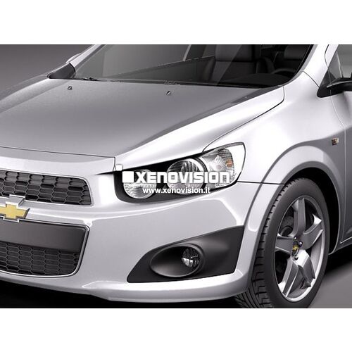 <p>Kit Xenon 35W specifico per il faro della Chevrolet Aveo e Sonic e Luci Posizione a Led in tinta. Plug&amp;Play zero spie, contiene tutto l&#39;occorrente. Luce Bianco Lunare 6000k.</p><p>&nbsp;</p>