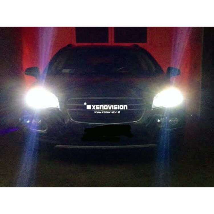 <p>Kit Xenon&nbsp; 35W specifico per il faro della Chevrolet Trax. Plug&amp;Play zero spie, contiene tutto l'occorrente. Luce Bianco Lunare 6000k.</p>