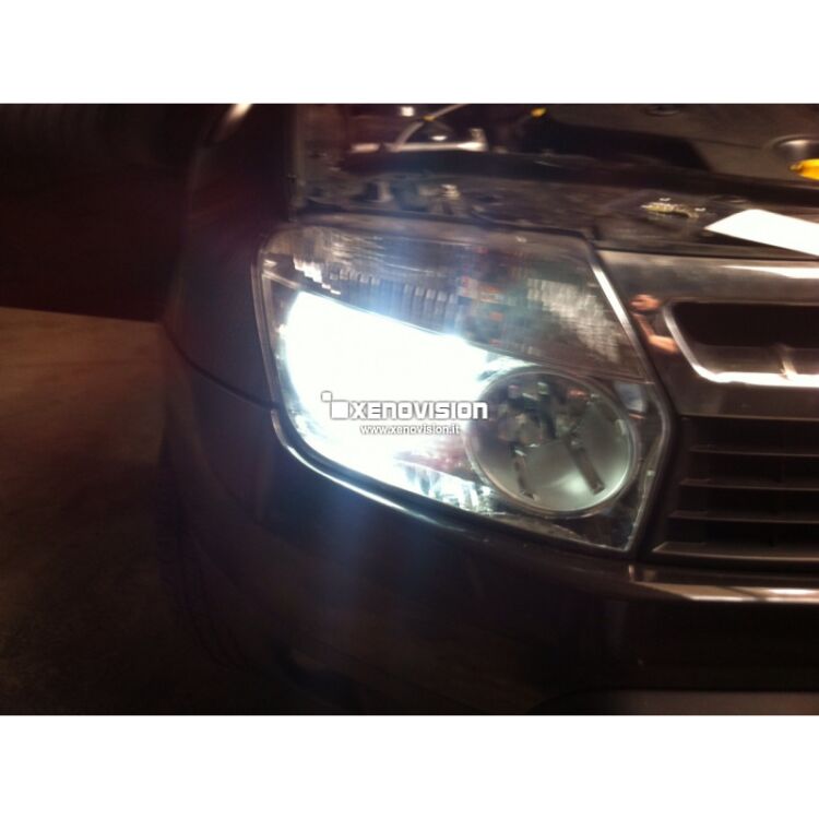 <p>Kit Xenon 35W specifico per il faro della Dacia Duster 2010 al 2013 e Luci Posizione e Targa a Led in tinta. Plug&amp;Play zero spie, contiene tutto l&#39;occorrente. Luce Bianco Lunare 6000k.</p>