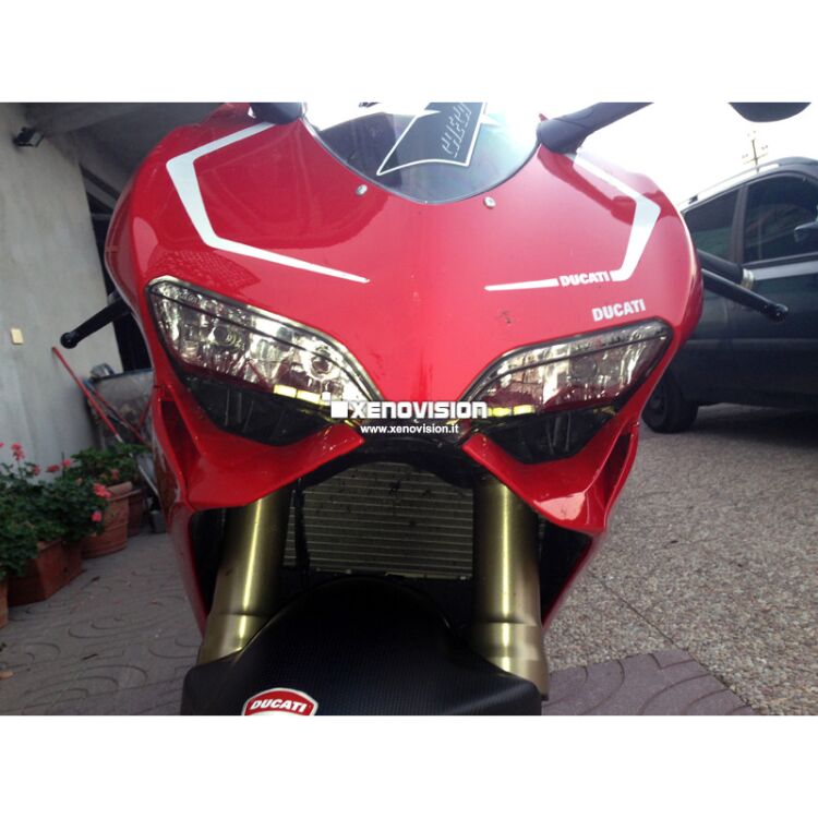 <p>Kit Xenon 35W specifico per il faro della Ducati 1199 Panigale. Plug&amp;Play zero spie, contiene tutto l'occorrente. Luce Bianco Lunare 6000k.</p>