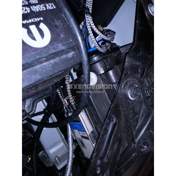 <p>Kit Xenon Specifico per i fari della tua Fiat 500/595. Engineered by Xenovision - Qualit&agrave; Massima. Schermatura Blue&amp;Me.</p>