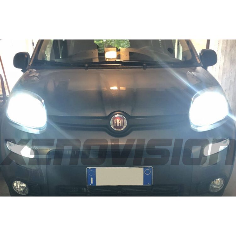 <!DOCTYPE html>
<html>
<head>
</head>
<body>
<p>Kit BiXenon 35W specifico per il faro della&nbsp;Fiat Panda 2012 in poi. Plug&amp;Play zero spie, contiene tutto l'occorrente. Luce Bianco Lunare 6000k.</p>
<p>&nbsp;</p>
</body>
</html>