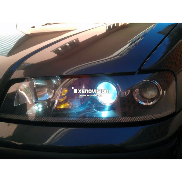 <p>Kit Xenon 35W e Luci Posizione a Led in tinta, pacchetto specifico per Fiat Punto Lenticolare. Plug&amp;Play, contiene tutto l'occorrente. Luce Bianco Lunare 6000k &nbsp;</p>