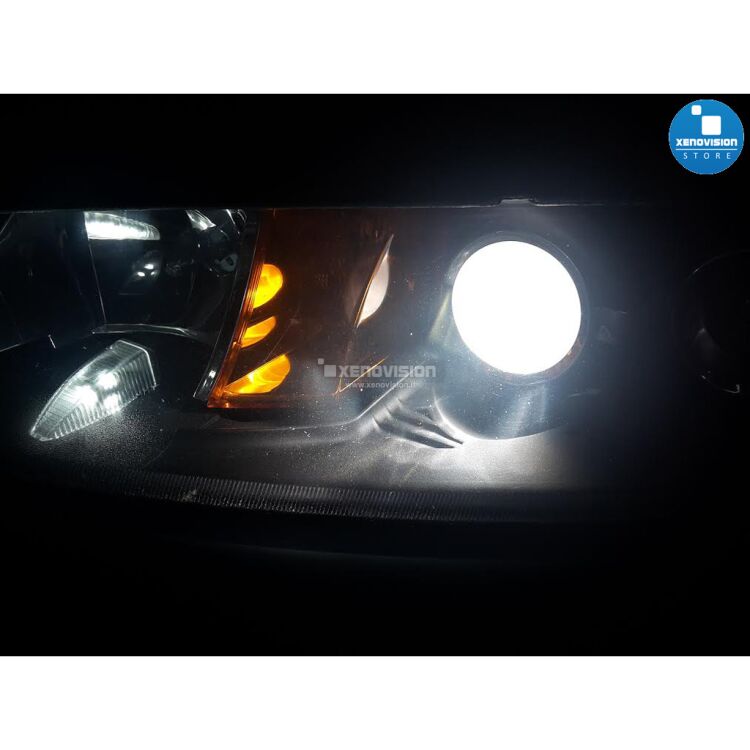 <p>Kit Xenon 35W e Luci Posizione a Led in tinta, pacchetto specifico per Fiat Punto Lenticolare. Plug&amp;Play, contiene tutto l'occorrente. Luce Bianco Lunare 6000k &nbsp;</p>