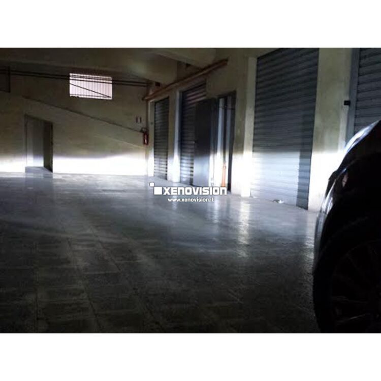 Kit Xenon Focus Pro Korea 35W specifico per il faro della Ford B-Max dal 2012 in poi. Plug&amp;Play zero spie, contiene tutto l&#39;occorrente. Luce Bianco Lunare 6100k.