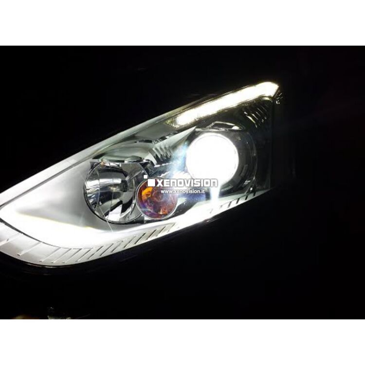 Kit Xenon Focus Pro Korea 35W specifico per il faro della Ford B-Max dal 2012 in poi. Plug&amp;Play zero spie, contiene tutto l&#39;occorrente. Luce Bianco Lunare 6100k.