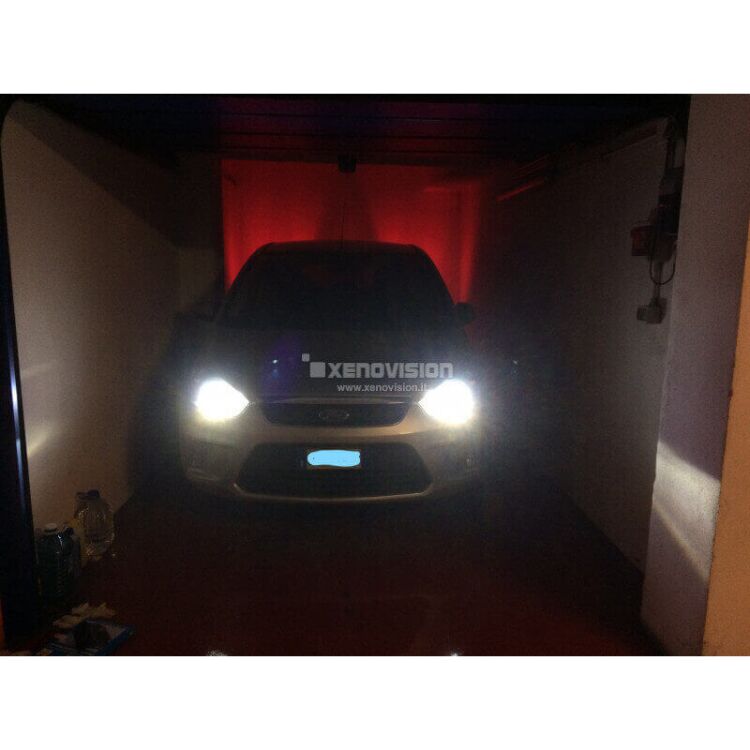 <p>Kit Xenon 35W e Luci Posizione a Led in tinta, pacchetto specifico per Ford Focus C-Max. Plug&amp;Play, contiene tutto l'occorrente. Luce Bianco Lunare 6000k &nbsp;</p>