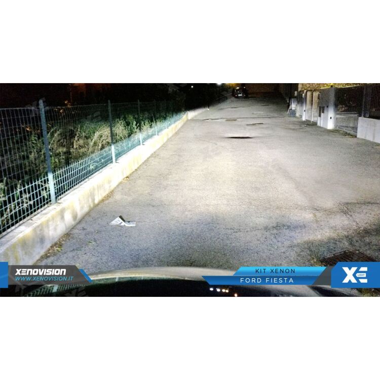 <p>Kit Xenon 35W e Luci Posizione a Led in tinta, pacchetto specifico per Ford Fiesta. Plug&amp;Play, contiene tutto l&#39;occorrente. Luce Bianco Solare 5000k &nbsp;</p>