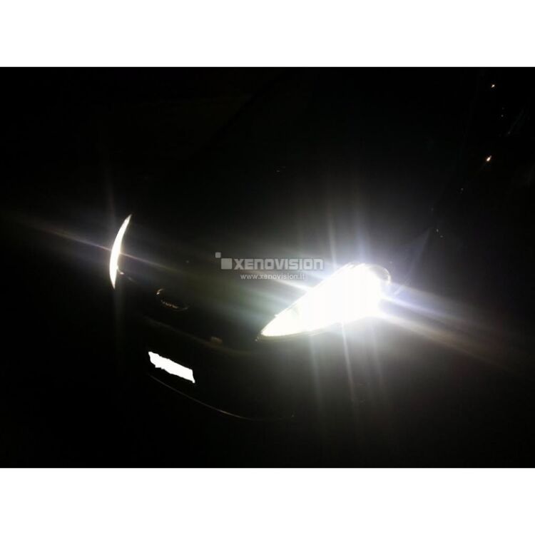 <p>Kit Xenon 35W e Luci Posizione a Led in tinta, pacchetto specifico per Ford Fiesta 2008 in poi. Plug&amp;Play, contiene tutto l&#39;occorrente. Luce Bianco Solare 5000k &nbsp;</p>