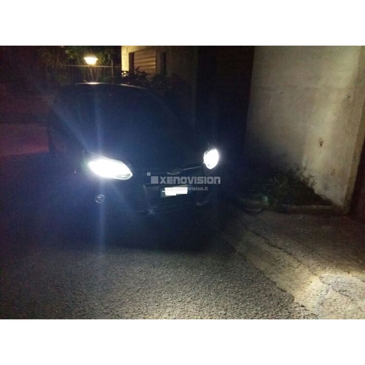 <p>Kit Xenon Focus Pro Korea 35W specifico per il faro delle Ford Focus MY2015. Plug&amp;Play, l'unico zero spie, contiene tutto l'occorrente. Luce Bianca in tinta con i Led di Serie.</p>